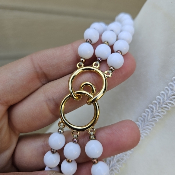 white graduated layered beaded necklace with multicolor separators - Picture 2 of 3